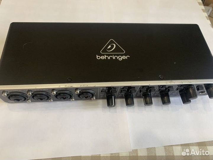 Behringer UMC404HD внешняя звуковая карта