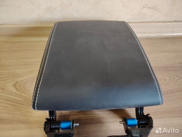 Подлокотник Дискавери Спорт L550