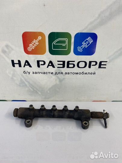 Топливная рейка левая Toyota Land Cruiser 200