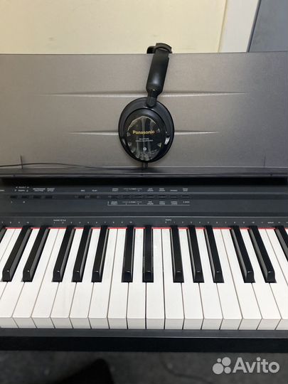 Цифровое пианино yamaha p105 наушники стойка стул