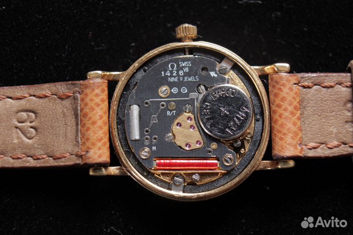 Женские золотые часы Omega