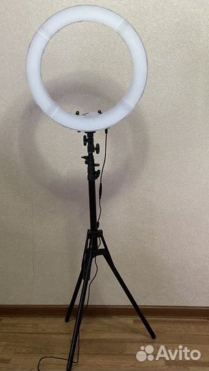 Кольцевая лампа со штативом