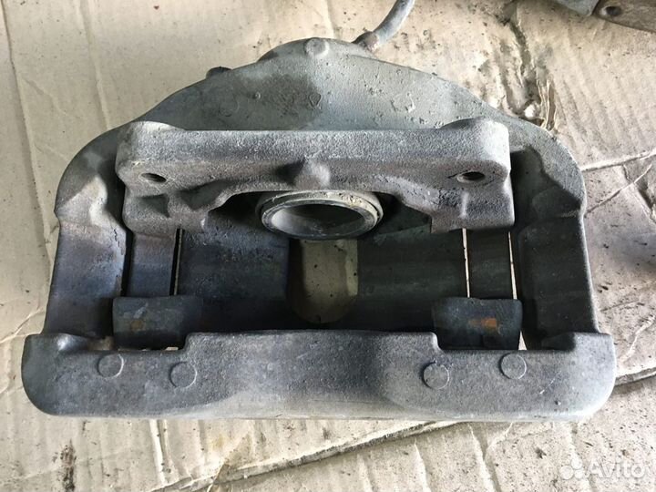 Передние суппорта в сборе BMW 5 E60