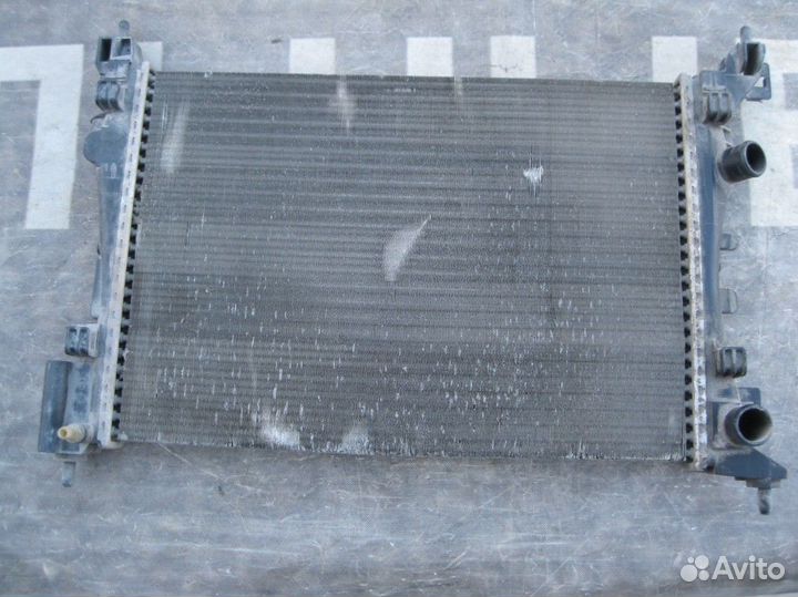 Opel Corsa D Радиатор охлаждения