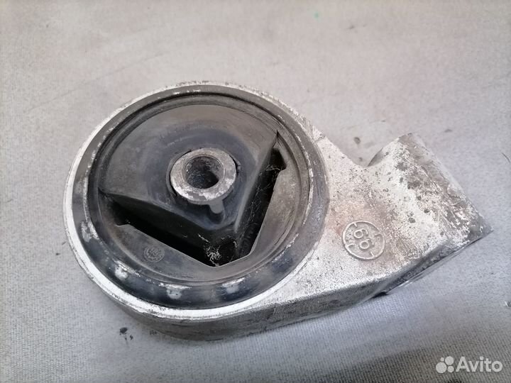 Опора двигателя 1.8 Mitsubishi Carisma (DA) 2000