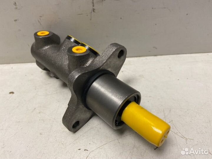 Цилиндр тормозной главный Volkswagen Passat B4