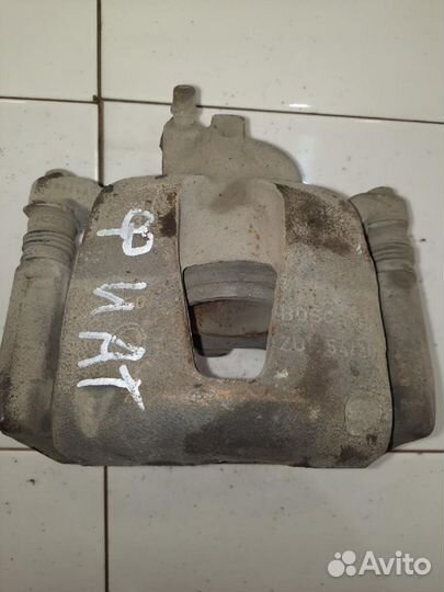 Суппорт передний правый Fiat Albea 2003-2012г