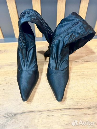 Винтажные сапоги с вышивкой