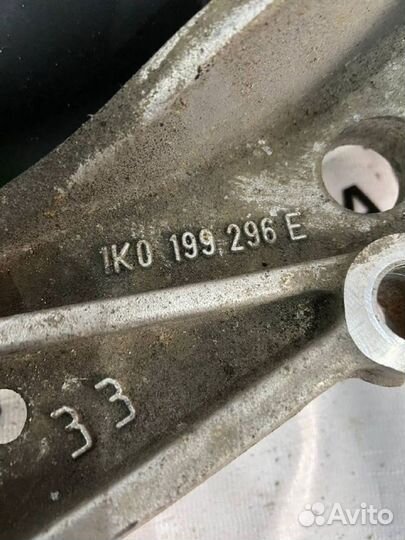 Рычаг передний правый нижний с кронштейном Volkswagen Golf GTI VI