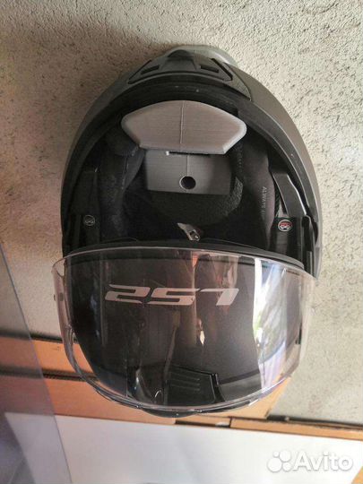 Настенный держатель шлема