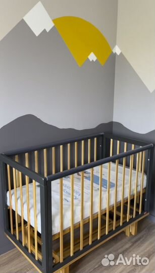 Детская кроватка + комод