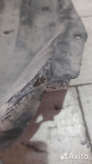 Подкрылок передний правый Mitsubishi Pajero Sport