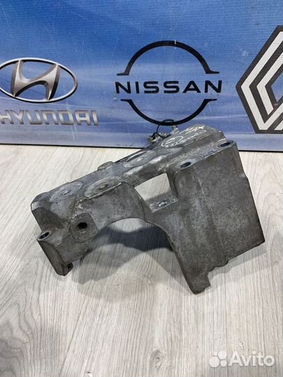 Опора двигателя двс Кронштейн Nissan X-trail T31