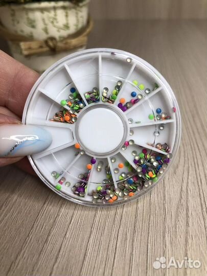 Набор страз и дизайнов для ногтей