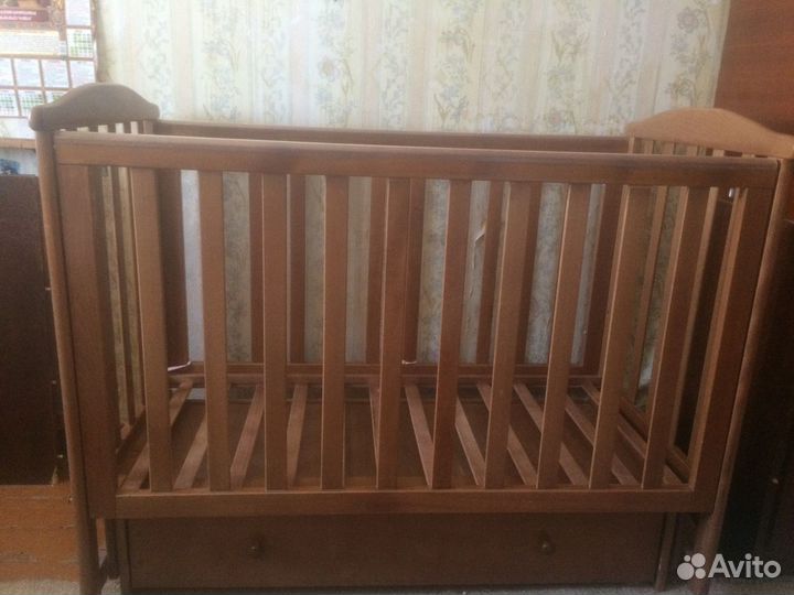 Детская кровать с маятником и ящиком