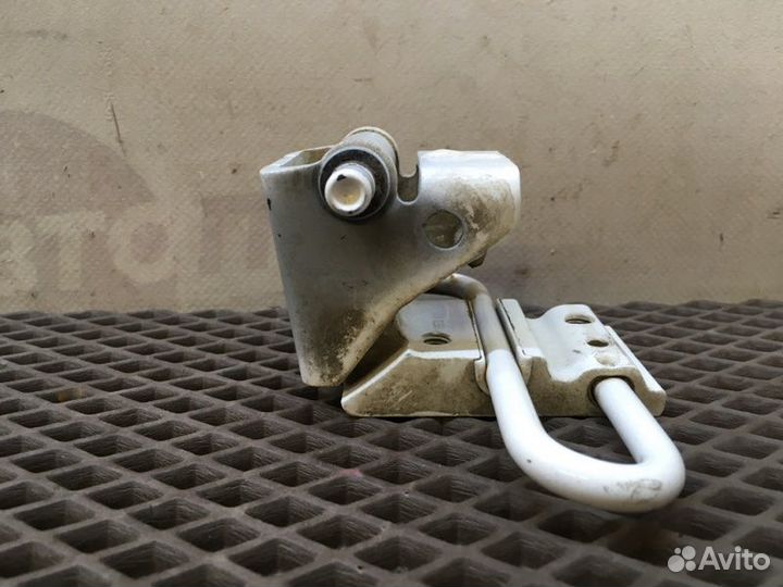 Петля двери задняя левая Audi A6 C6 BDW 2006