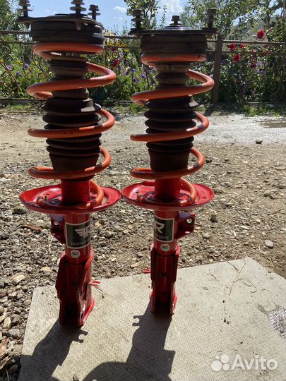 Стойки на весту