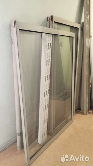 Окно с рамой