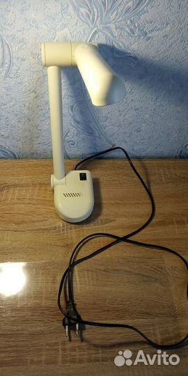 Настольная лампа