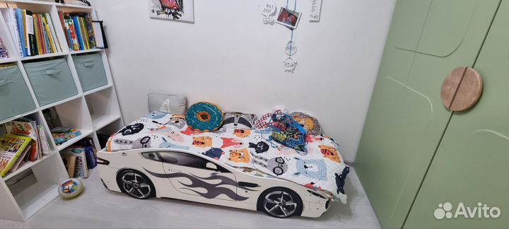 Детская кровать машинка