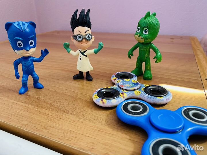 Герои в масках и спиннеры