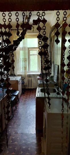 Комната 42 м² в 4-к., 3/3 эт.