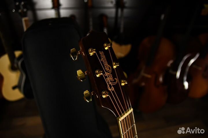 Электроакустическая гитара Takamine + аксессуары