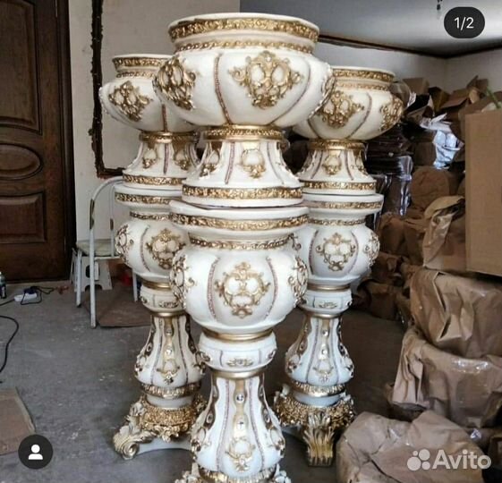 Вазы на колонах и Статуи