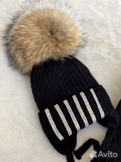 Шапка и шарф со стразами