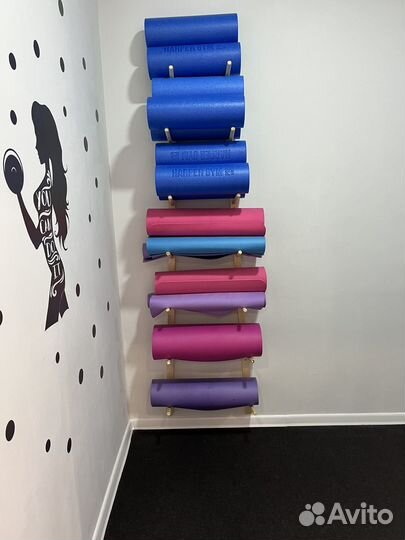 Полка для фитнес- ковриков