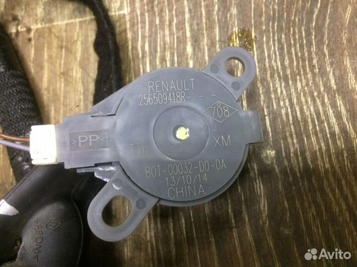 Проводка двери багажника Renault Sandero 2