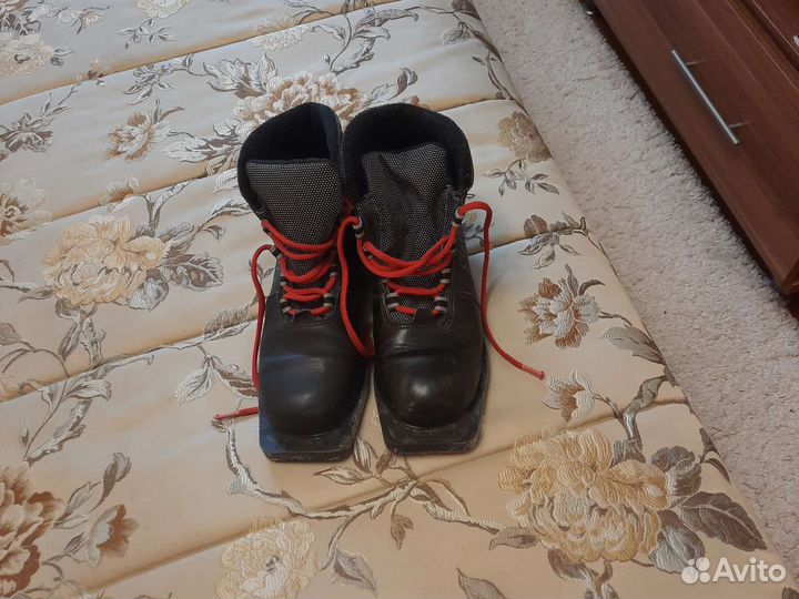 Лыжные ботинки классические