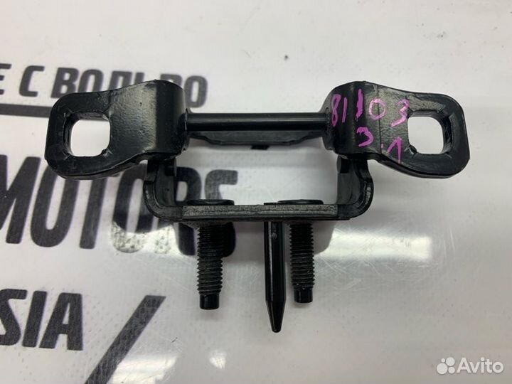 Петля крышки багажника Volvo XC60 08-17 31335292