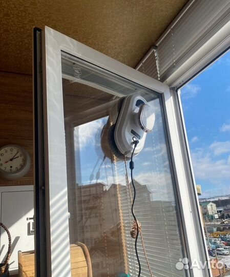 Робот - мойщик балкона