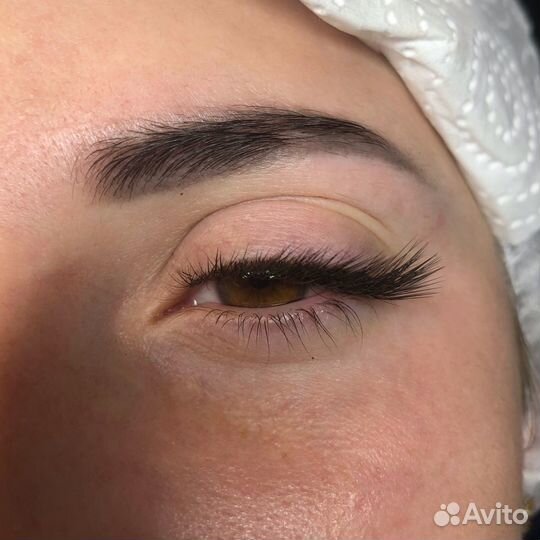 Модель на наращивание ресниц