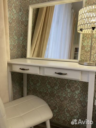 Макияжный столик