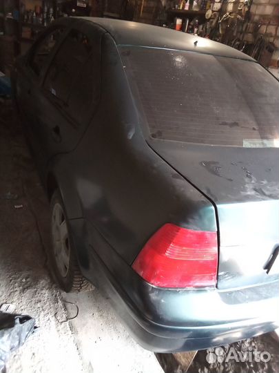 Volkswagen Bora 2.0 МТ, 1999, битый, 235 000 км