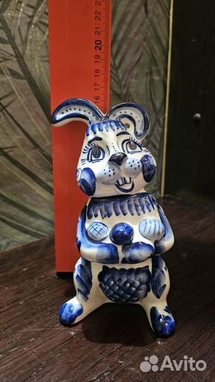 Статуэтка Зайчик, гжельский фарфор, авторская