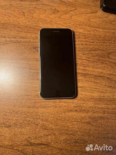 Телефон iPhone se 2020