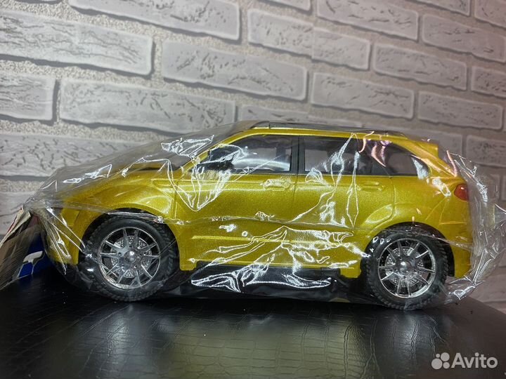 Игрушечный автомобиль