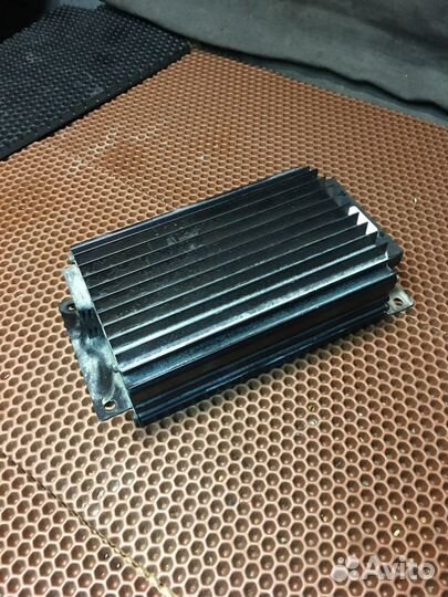 Усилитель акустической системы Porsche Cayenne