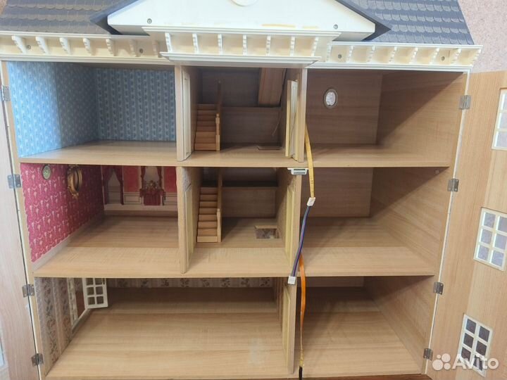 Большой кукольный домик