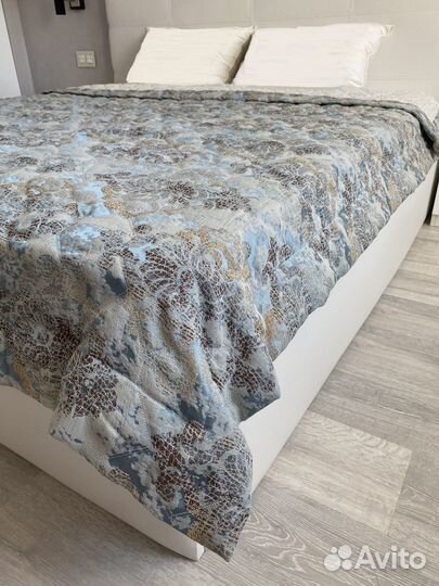 Пледы и покрывало