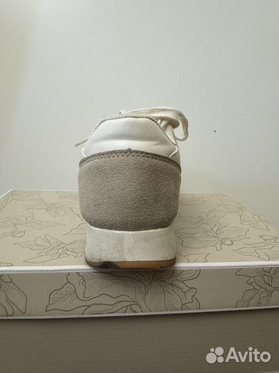 Кроссовки женские