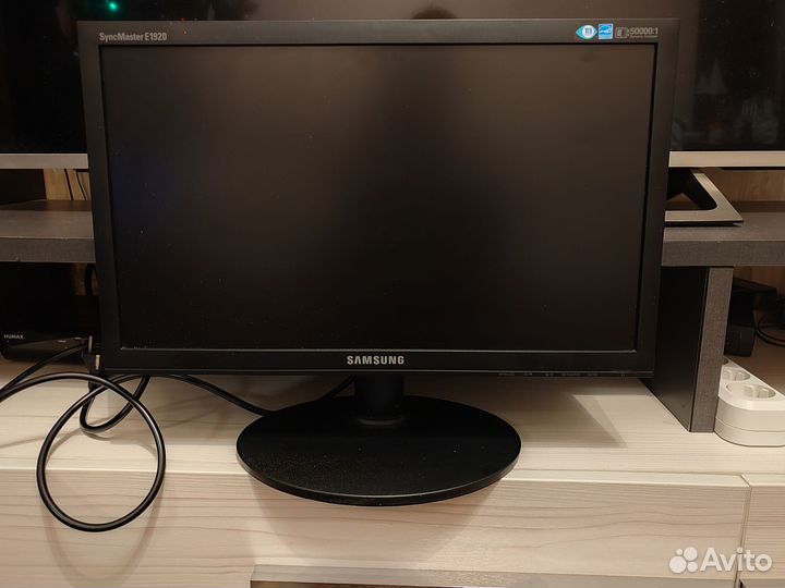 Монитор ЖК Samsung 19