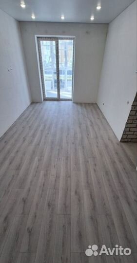 Укладка ламината и кварцвинила