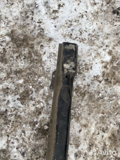 Задний усилитель бампера Volkswagen Passat B5