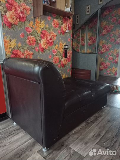Кожанное кресло