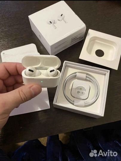 Наушники AirPods Pro с шумоподавлением