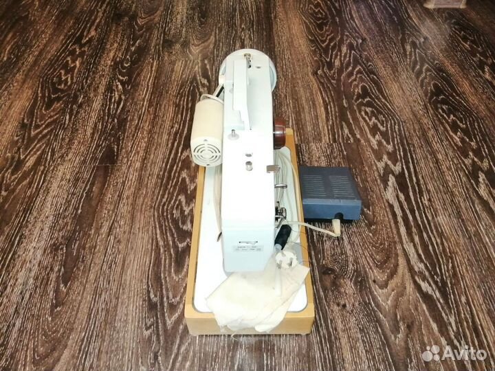 Швейная машина Чайка 134